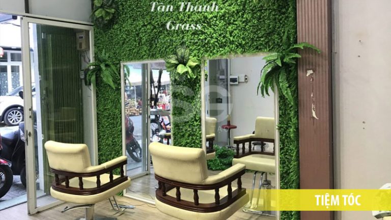 Cỏ nhựa cải xong trang trí tiệm cắt tóc, nail, salon