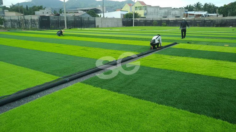 Thi công sân bóng đá cỏ nhân tạo ở Nha Trang