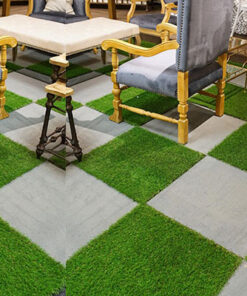 tấm vỉ cỏ nhân tạo lót sàn kết hợp với gỗ