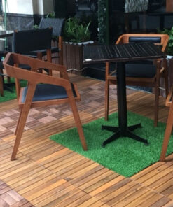 tấm vỉ cỏ nhân tạo lót sàn kết hợp với gỗ