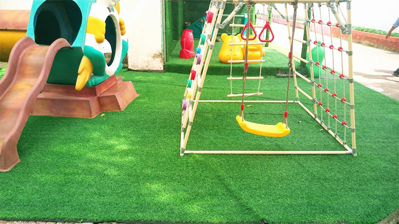 Thảm cỏ nhân tạo cho bé vui chơi