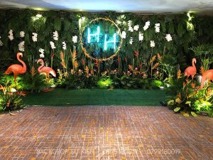 Cỏ nhân tạo trang trí tường Background