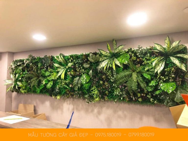 Mẫu tường cây giả đẹp trang trí cửa hàng