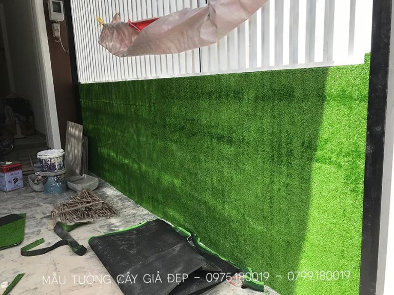 Mẫu tường cây giả đẹp trang trí cửa hàng