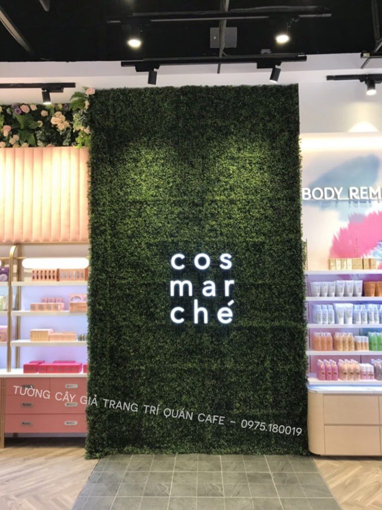 20+ Mẫu vách tường cây giả trang trí quán cafe cực đẹp 12 Cỏ nhân tạo trang trí quán cafe
