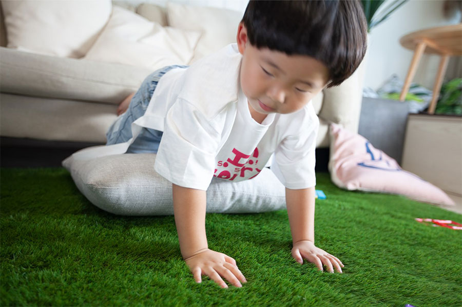 Thảm cỏ nhân tạo cho bé vui chơi