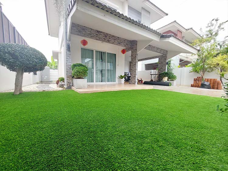 Công trình trải cỏ sân vườn Quận 8 2 Hoàn thiện thi công cỏ nhân tạo