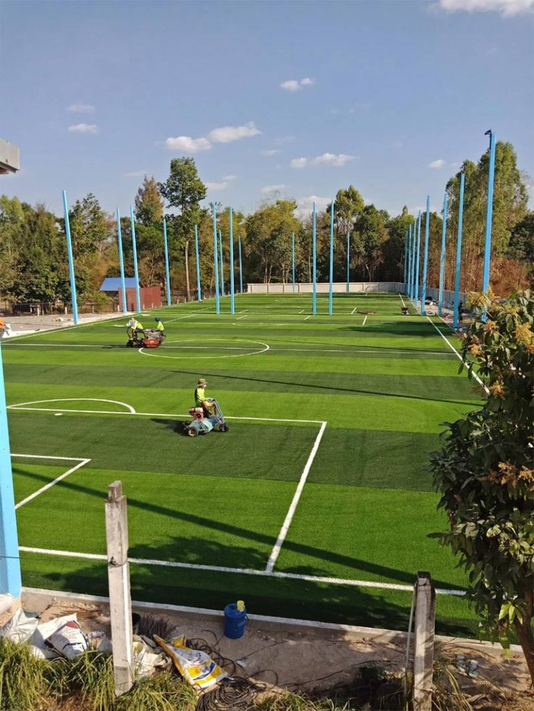 Kích thước sân bóng đá cỏ nhân tạo người