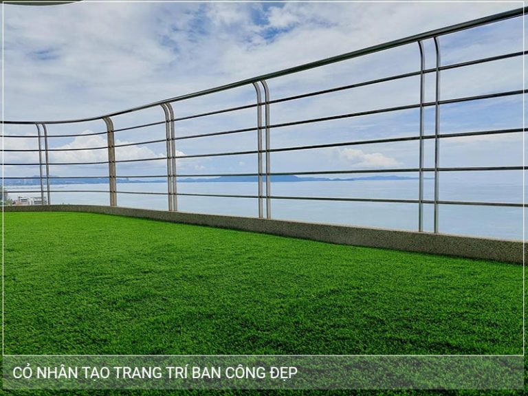 Cỏ nhân tạo trang trí ban công đẹp