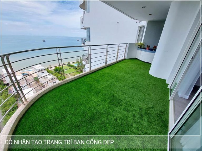Cỏ nhân tạo trang trí ban công đẹp