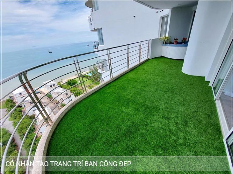 Cỏ nhân tạo trang trí ban công đẹp