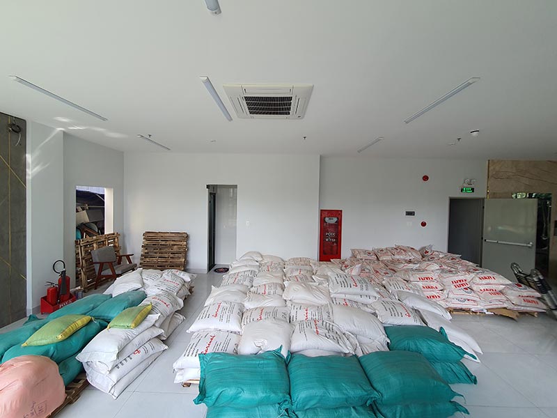 Trước khi thi công tường cây giả