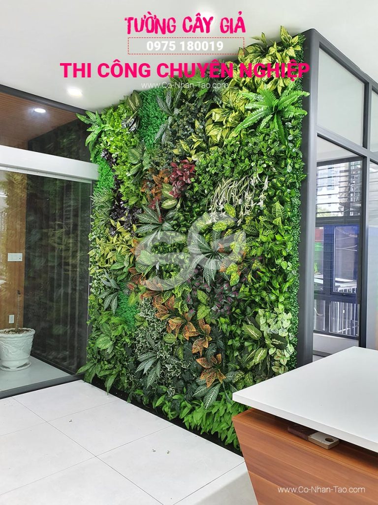 Thi công tường cây giả đẹp