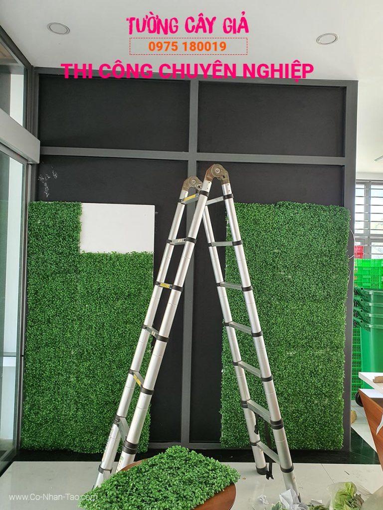 Thi công tường cây giả đẹp