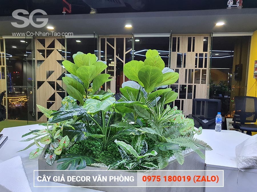 Chậu cây giả trang trí văn phòng