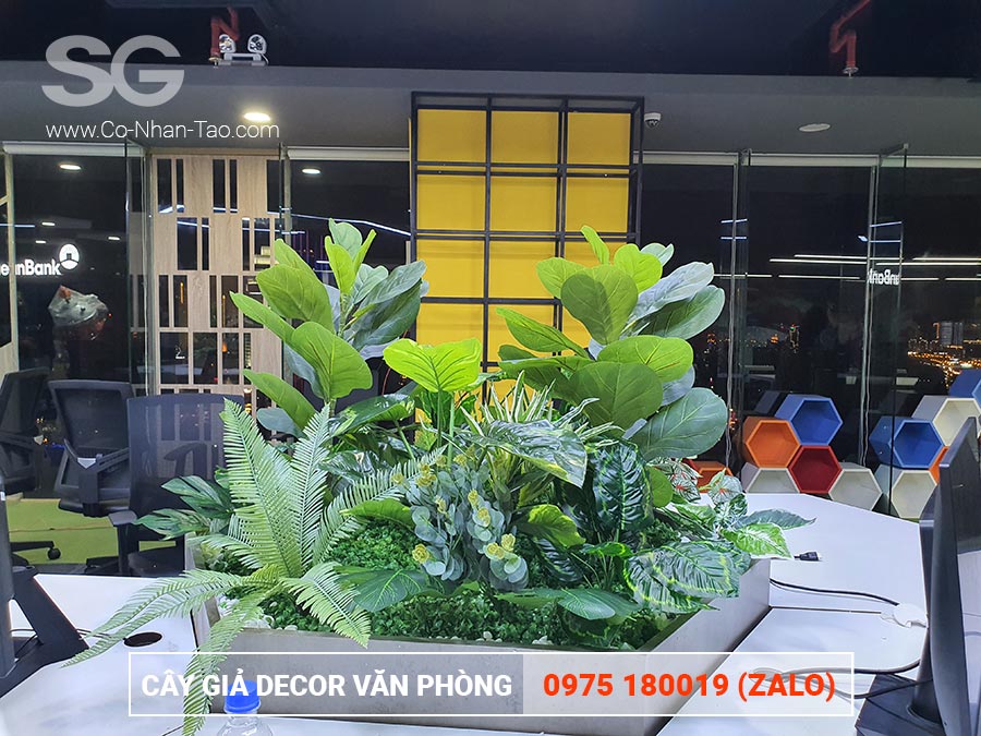 Chậu cây giả trang trí văn phòng