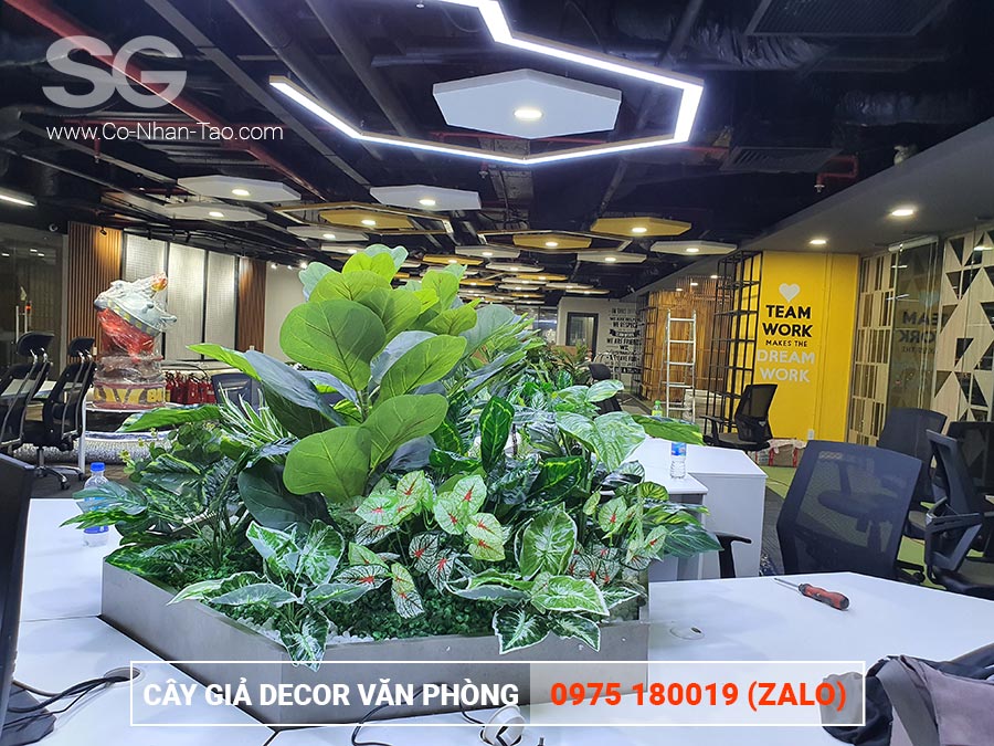 Chậu cây giả trang trí văn phòng