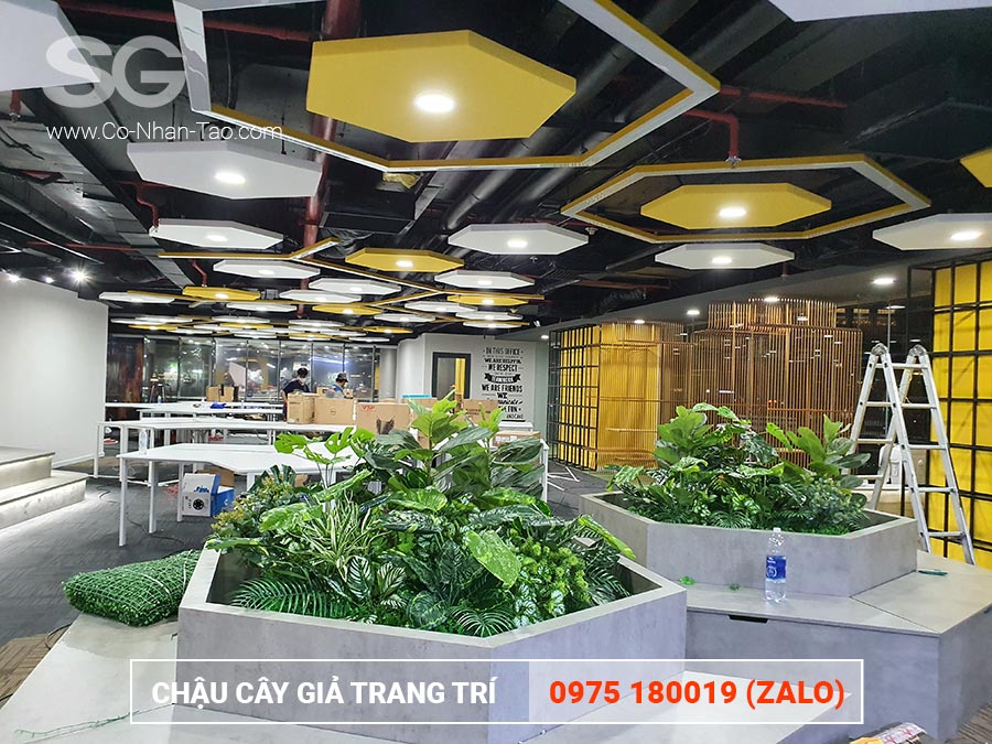 Chậu cây giả trang trí văn phòng