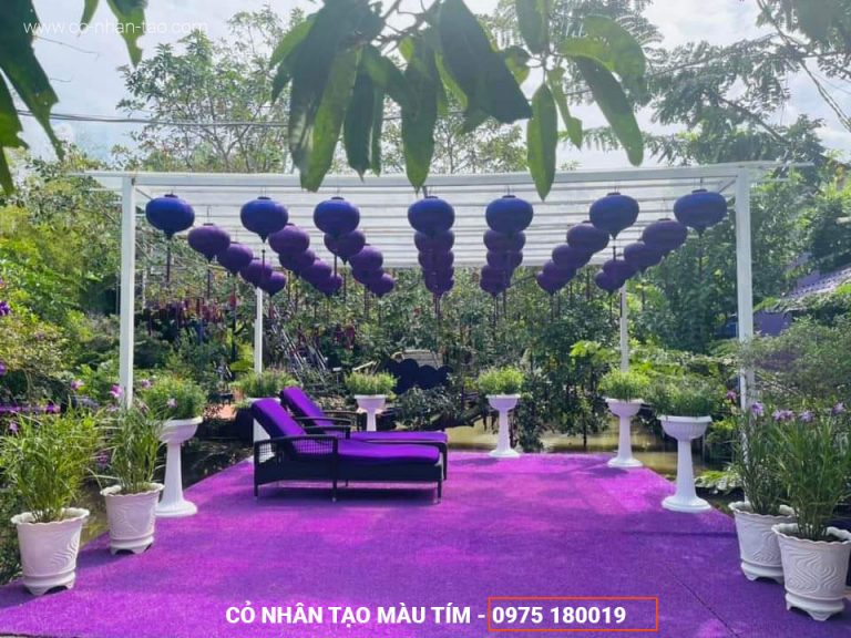 Thảm cỏ nhân tạo màu tím trang trí