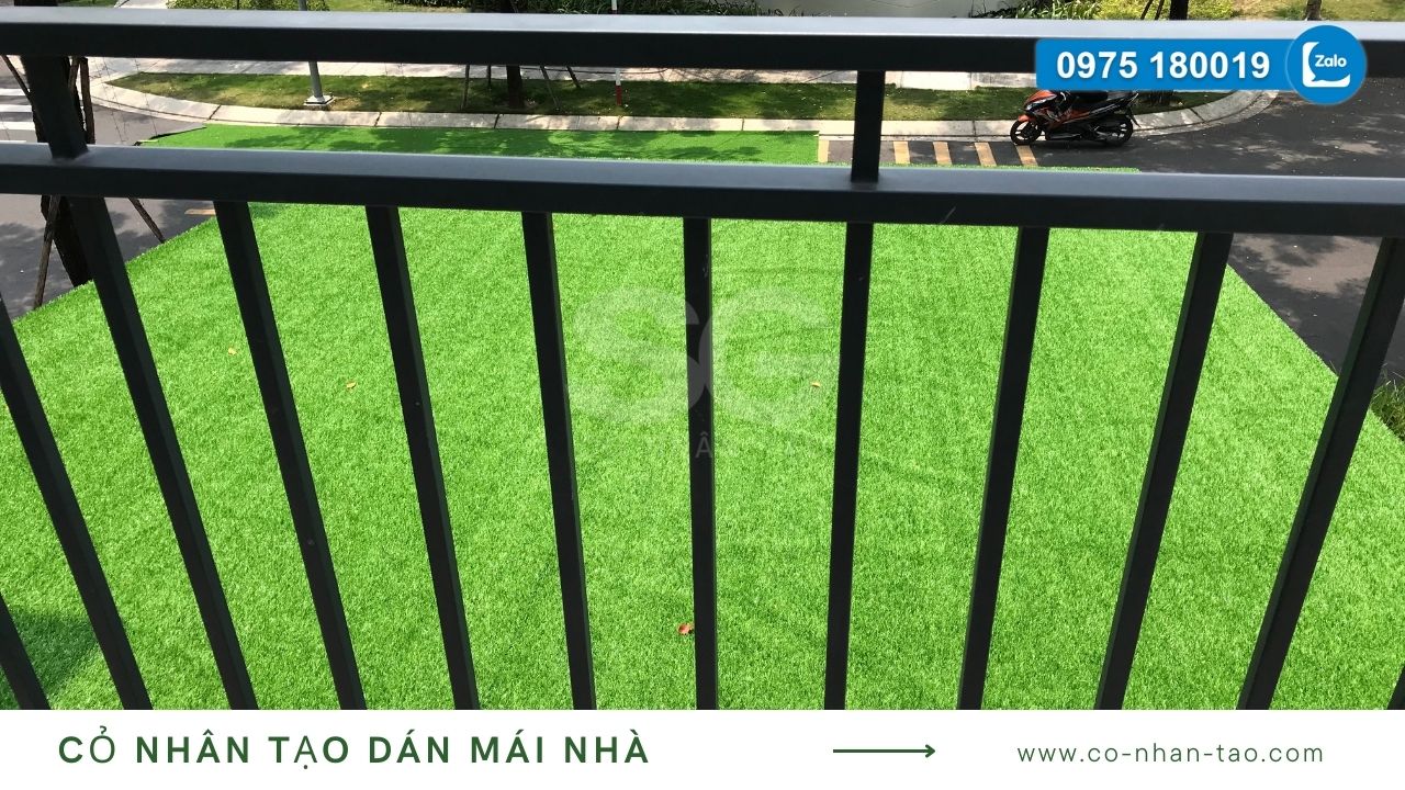 Cỏ nhân tạo dán mái nhà đẹp và chống nóng 14 Cỏ nhân tạo dán mái nhà