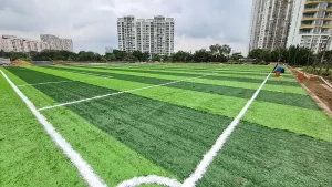 Làm sân bóng trường ĐH Kinh tế HCM