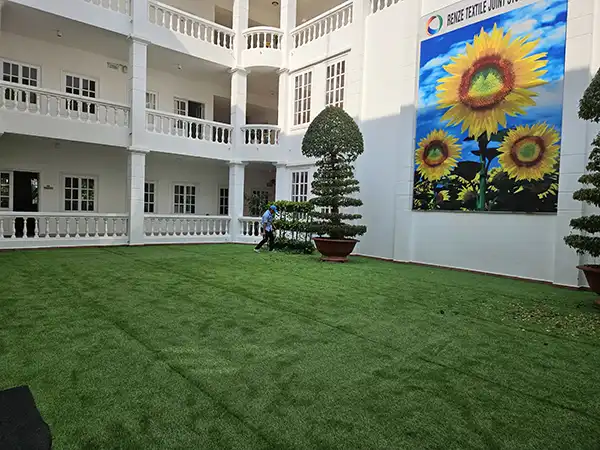 Cỏ nhân tạo trải sân