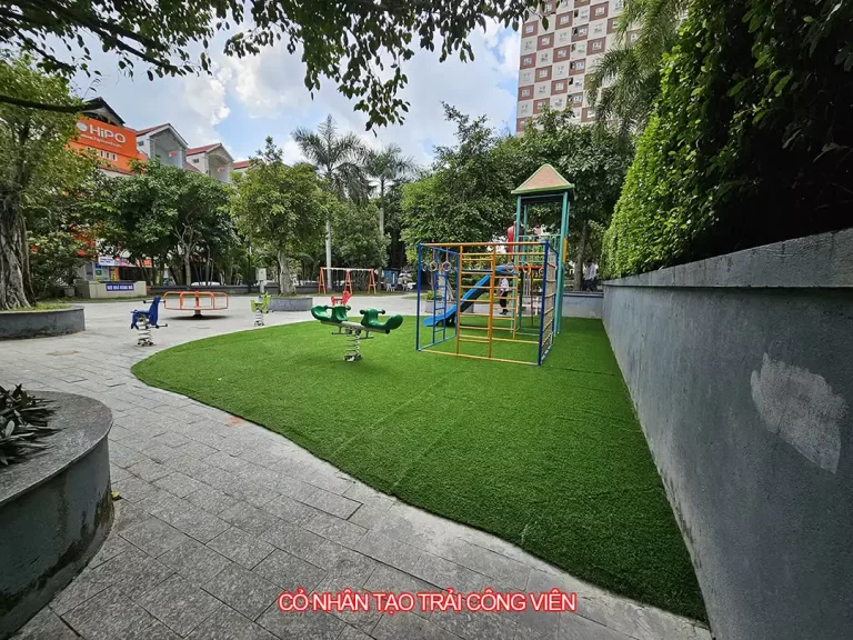 Thi công cỏ nhân tạo trải công viên