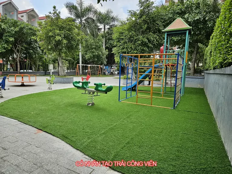 Cỏ nhân tạo trải sân chơi khu chung cư Tam Phú, Thủ Đức