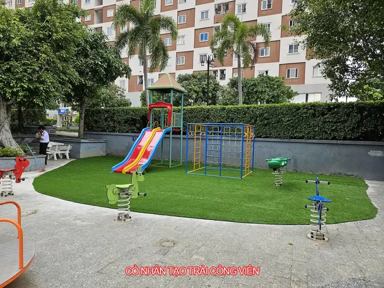 Cỏ nhân tạo trải công viên chung cư Tam Phú, Thủ Đức