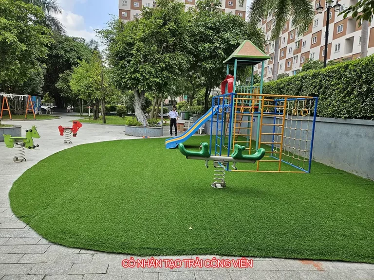 Cỏ nhân tạo trải công viên khu dân cư đẹp