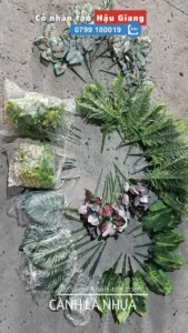 Cành lá nhựa ở Hậu Giang
