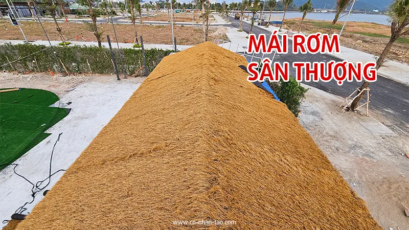 Công trình thi công rơm lợp mái - Cỏ sân thượng